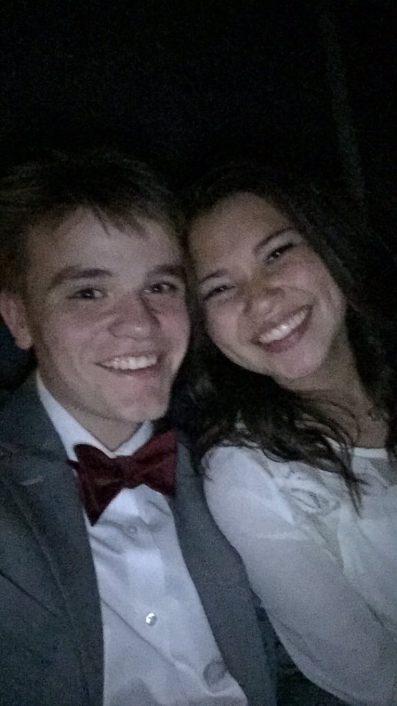 mason_Myron's tweet photo. #oneinnine go on a date #chstodolist #17 @annaleemayee https://t.co/fT3Mezdj3W