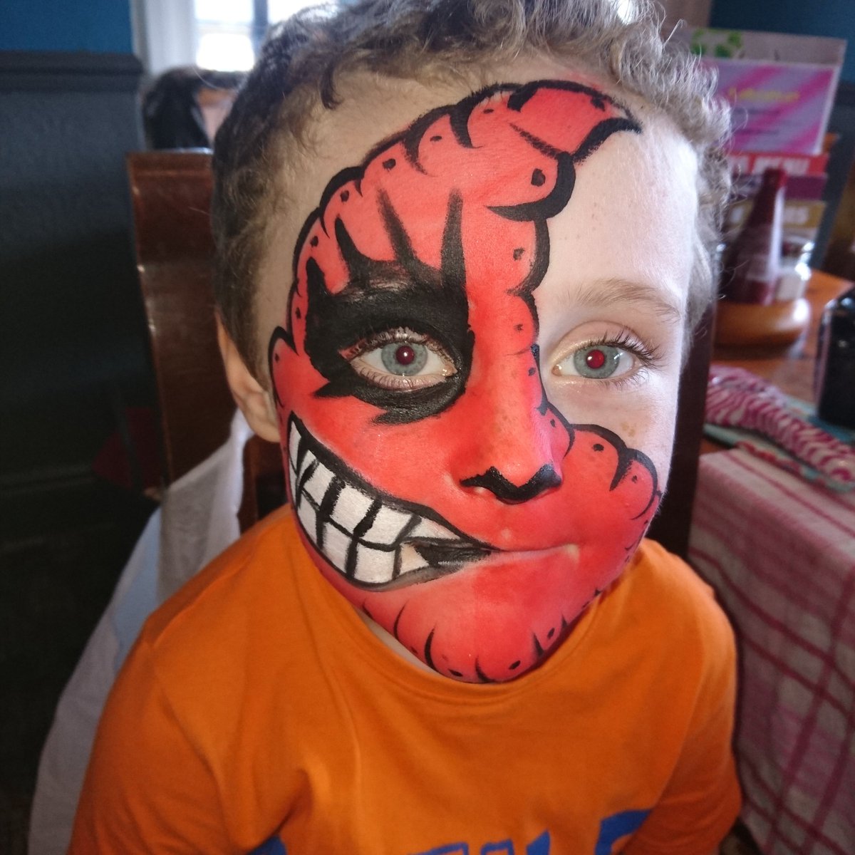 Wickedwrapz's tweet photo. #facepainting #Torquay https://t.co/pfxzTqGas6 https://t.co/zgoT7kZ6jO