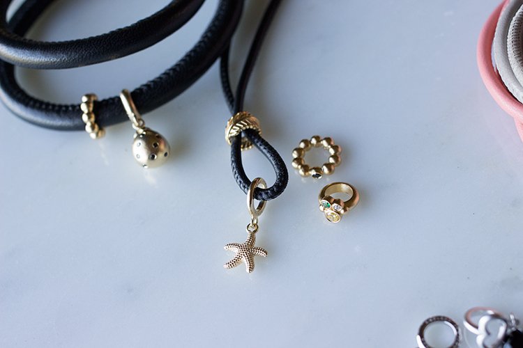 LauraJean396's tweet photo. Loving these pieces from @EndlessBrand! #EndlessJewelry #MyEndlessStyle #ColorYourLife #ad https://t.co/TfsWtk1Cwp https://t.co/5z0cf8OFTA
