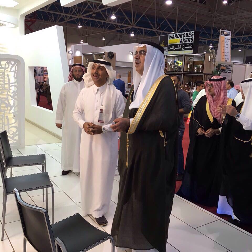 EASTERNCEILINGS's tweet photo. معالي أمين المنطقة الشرقية يزور جناح الأسقف الشرقية المشارك في معرض بيلديكس الدولي بالظهران https://t.co/PV9cUd04gL