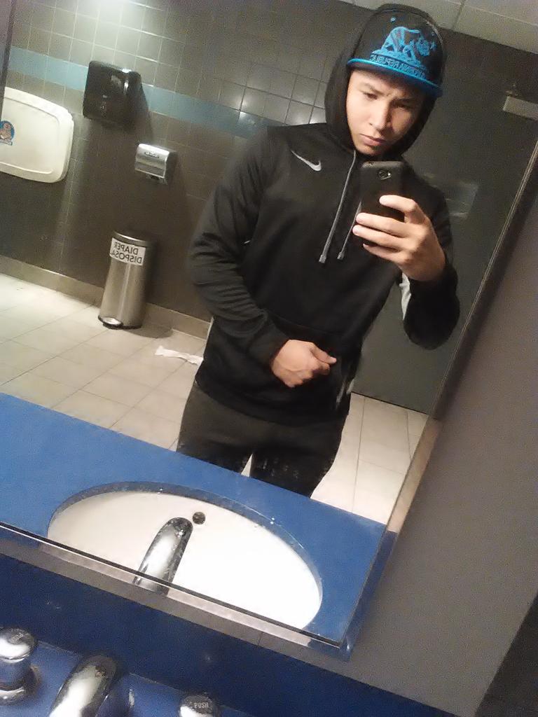RochelleAugust2's tweet photo. Just me at iplayamerica taking selfies! https://t.co/6Tg9j3GpMw