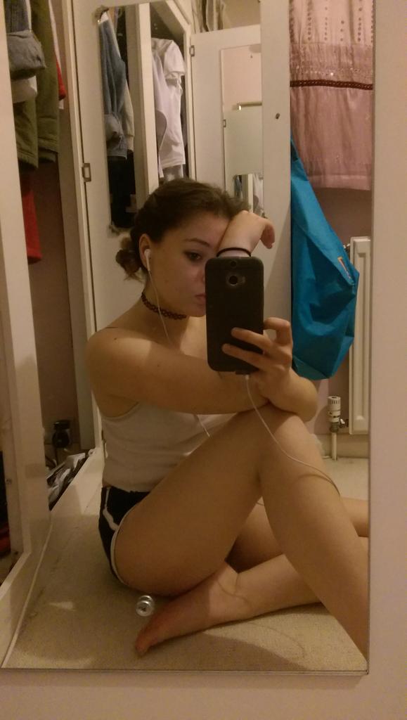 pxiejuice's tweet photo. @Deathbed #bodyposi #bodyposiaf #feminist #feminism #girl #equalfuture https://t.co/YpyBeKSn2n