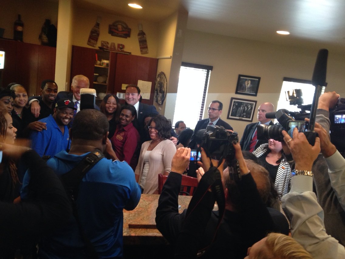 ginnygutierrez's tweet photo. #Miami's Jackson Soul Food Welcomes Vice President Biden to #Overtown! #somiami @vp @jacksonDiners @MiamiandBeaches https://t.co/mJZhcWMUiX