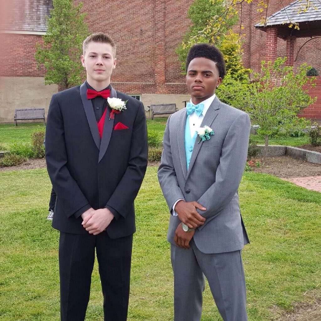 2016PerfectProm tweet picture