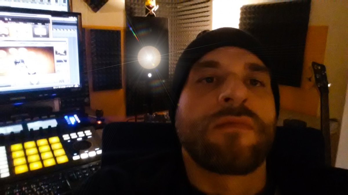 Back in the studio after a short vacation. Creating new stuff and continue demos.