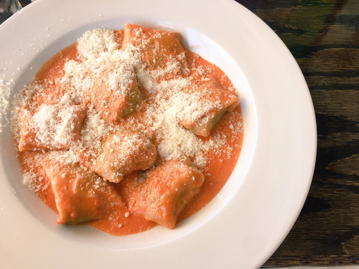 LaCavaItalian's tweet photo. Don't mess with a classic. Spinach &amp; Ricotta Ravioli in a Pink Sauce. #ThinkPink https://t.co/sNRiM8NfLn