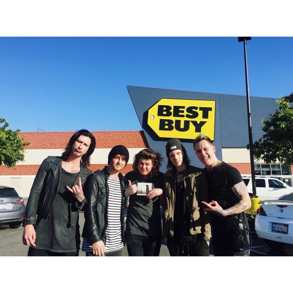AfuckingANews's tweet photo. Don't forget to pick up a physical copy of The Black! It's available at Best Buy! 🤘🏼 https://t.co/3jGKtnnx6N