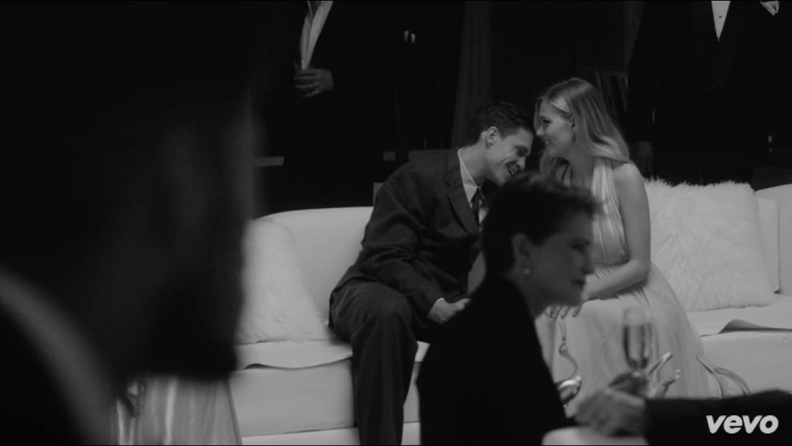 bbichgirl90's tweet photo. YO CUANDO VEO FOTOS DE ZAYN CON GIGI #itsyoumusicvideo https://t.co/tqy2uAz3hQ