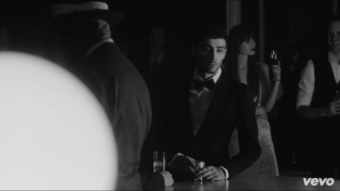 bbichgirl90's tweet photo. YO CUANDO VEO FOTOS DE ZAYN CON GIGI #itsyoumusicvideo https://t.co/tqy2uAz3hQ