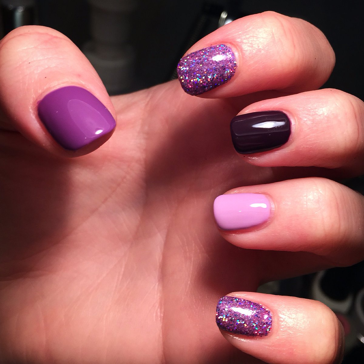 CazamoonRoberts's tweet image. Beautiful holiday nails for my client 💜 happy holiday Katie 💅🏼👙☀️ #holiday #naturalnails #purples #glitter #ibd
