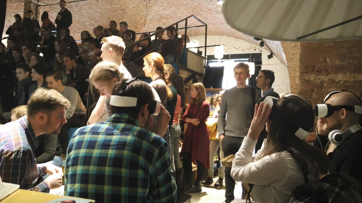 CEREVRUMinc's tweet photo. Our COO Dmitry Kirillov talking about #VR applications at @creativemorning #VREvangelism #LearningInTheMorning https://t.co/k2d5pSsny9