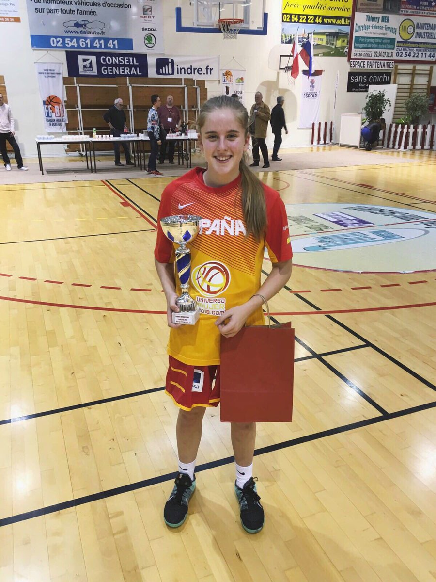 joseppiera's tweet photo. @piera_laura5 bon torneig realitzat amb la selecció espanyola. Escollida la millor base del torneig. 👏🏼👏🏼👏🏼 https://t.co/QJX3C3JZ1c
