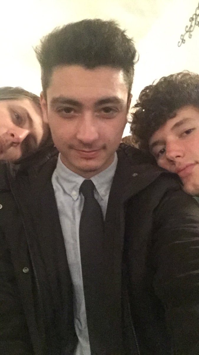 eastsidedive's tweet image. If you cover up @mikeylandry24's face this is actually a good picture😏