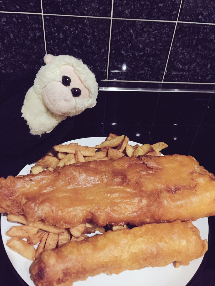 M0nk33y's tweet photo. Think this should fill a hole! Skate & Chips with a battered sausage just in case! #AmberFish&Chips #OultonBroad https://t.co/vWf7yRF8tJ
