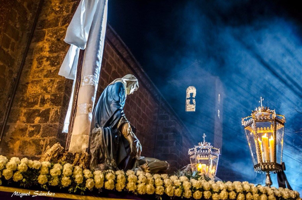 Madre de las Angustias, guarda nuestros sueños