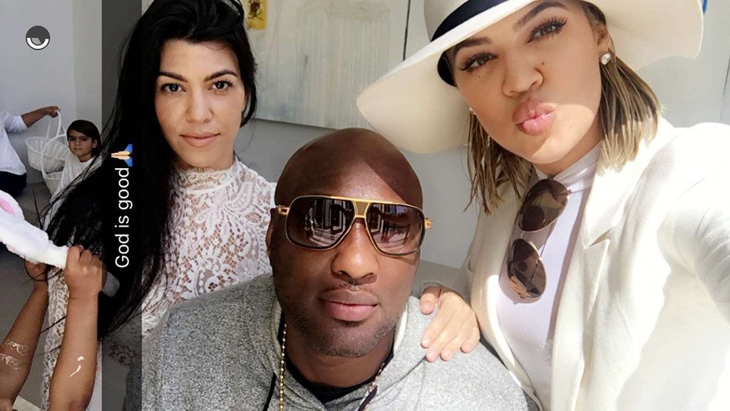 eentertainment's tweet photo. The Kardashians &amp; Jenners had quite the Easter celebration with a few surprises! 🐰🌷💗 Details tonight on #ENews. https://t.co/7YYIiHyeeq