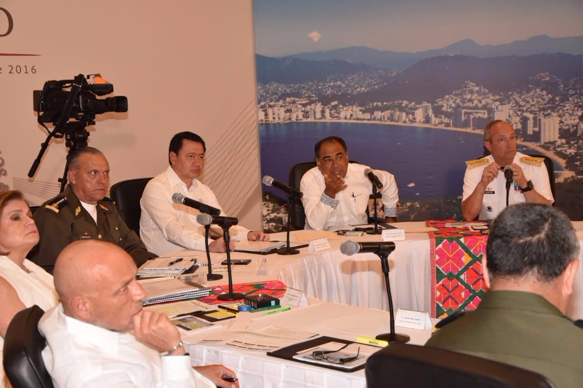 Repunta cierre de negocios en Acapulco por inseguridad - Ceq_LK1W8AA9jsW