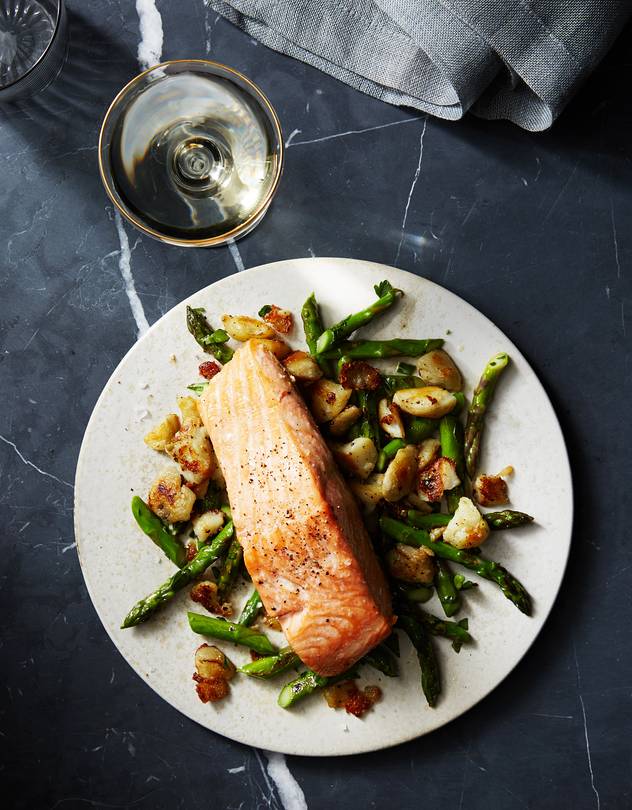 WSJLife's tweet photo. Eric Ziebold’s recipe for salmon with asparagus and twice-cooked potatoes https://t.co/O613R78lgn https://t.co/LRPmTTDtLR