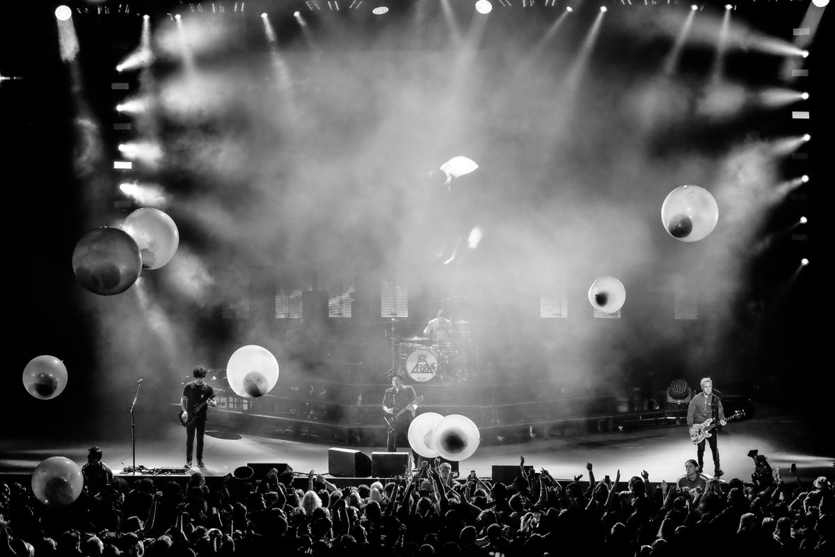 falloutboy's tweet photo. 3.26.16 Irvine, CA @ Irvine Meadows Amphitheatre 

#WINTOURISCOMING

Photos by Justin Segura https://t.co/oGiClf57Ay
