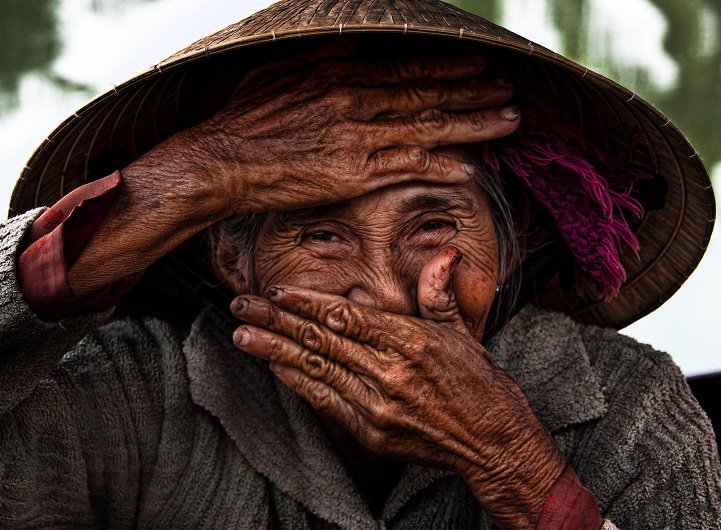 HuffPostArts's tweet photo. Photographer Captures the Charming "Hidden Smiles" of Vietnam (via @mymodernmet)
https://t.co/K4cLYXb9Qb https://t.co/bpNYZDd0qP
