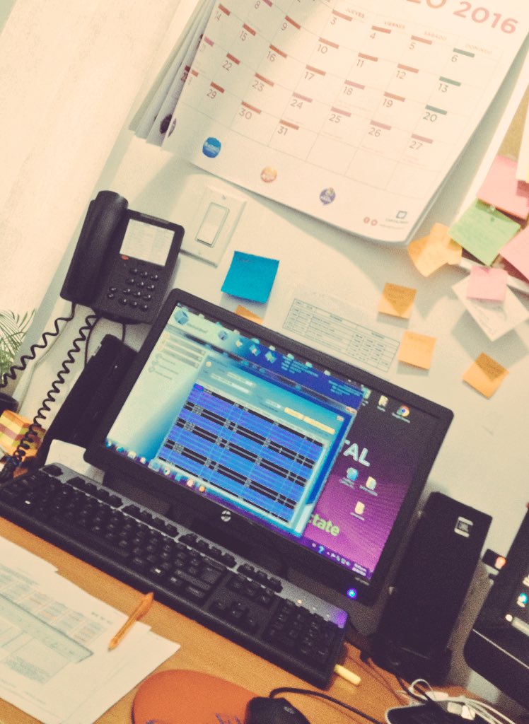 karinaleon_'s tweet photo. Salir de cabina y meterme a la oficina 😂. Nadie cree que soy a veces una Godínez. #NoMeCreen #FelizLunes https://t.co/cQu7gxDoqs