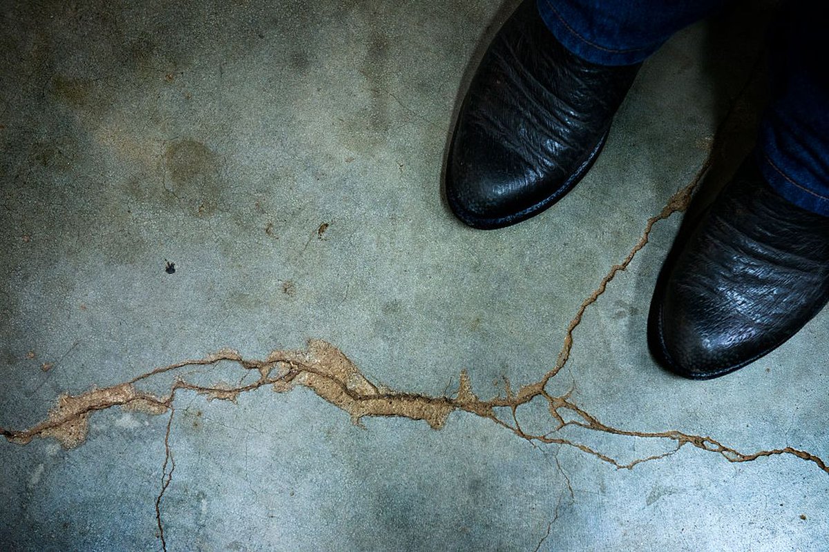 350's tweet photo. Fracking isn't worth the high cost! Fracking-related earthquakes put 7 mill people at risk: https://t.co/QflLHtFOBv https://t.co/AYuV3mHbk5