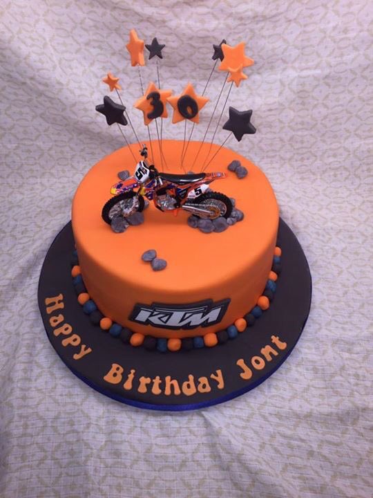 Cake_Geek's tweet photo. #KTM #Motorcycles @mycakedeco @bakewithstork @CakeCraftMag https://t.co/drxCSTlZKj