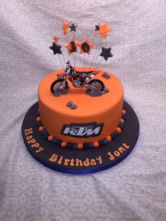 Cake_Geek's tweet photo. #KTM #Motorcycles @mycakedeco @bakewithstork @CakeCraftMag https://t.co/drxCSTlZKj