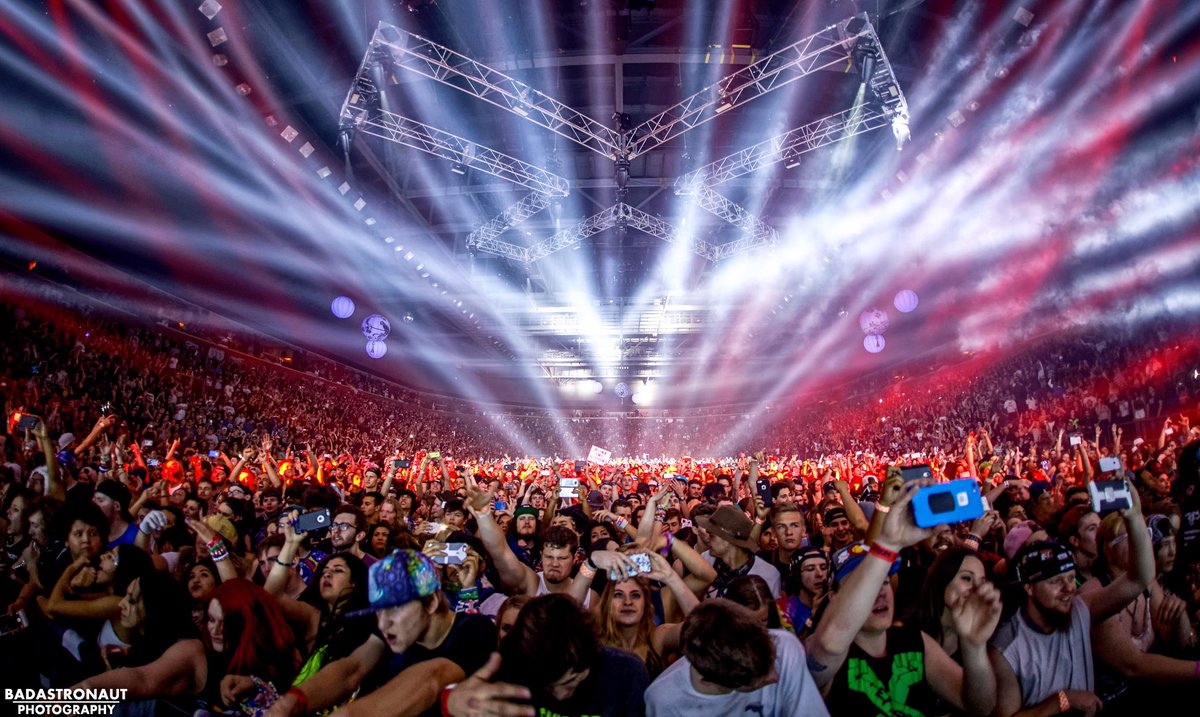 Badastronaut303's tweet photo. 7000 bassheads strong! #bringthemadness @Excision https://t.co/khW6uwoY4c