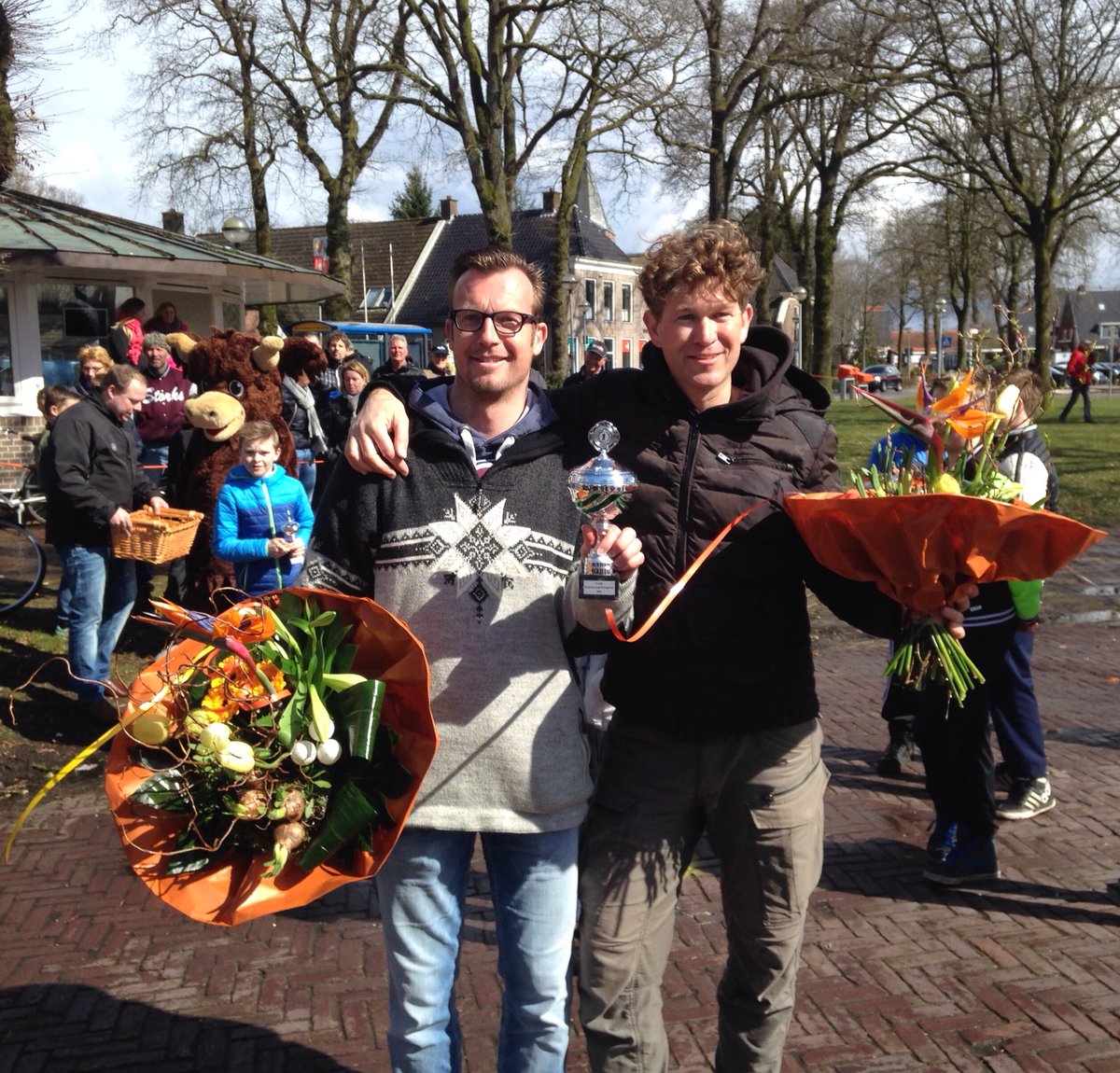 Kor Koesen en Erik Eefting wonnen met een afstand van 50,10 mtr het EIERGOOIEN in #Westerbork Van harte!!!