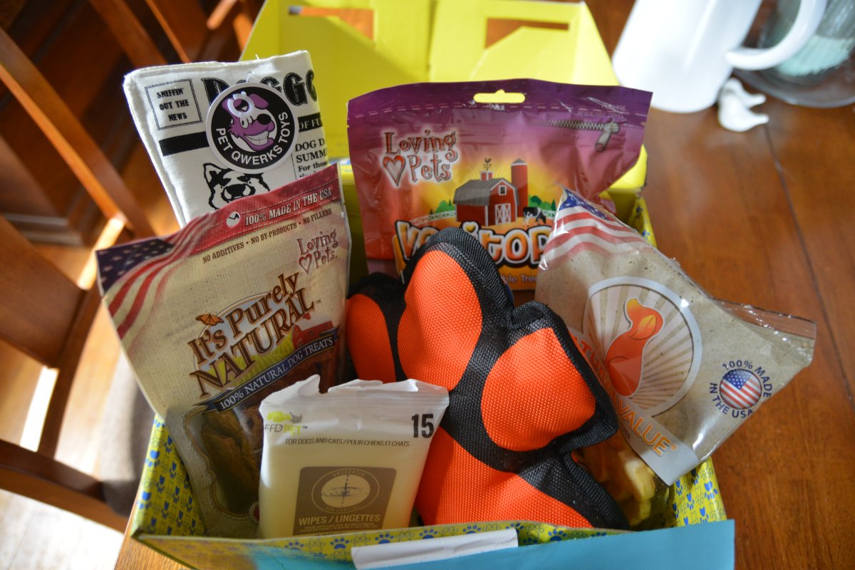 Buythisbox's tweet photo. Review for @SurpriseMyPet March 2016. Awesome box of variety for both you and your pet. https://t.co/z0A6RaT2pH https://t.co/5UyUQz5Rm5