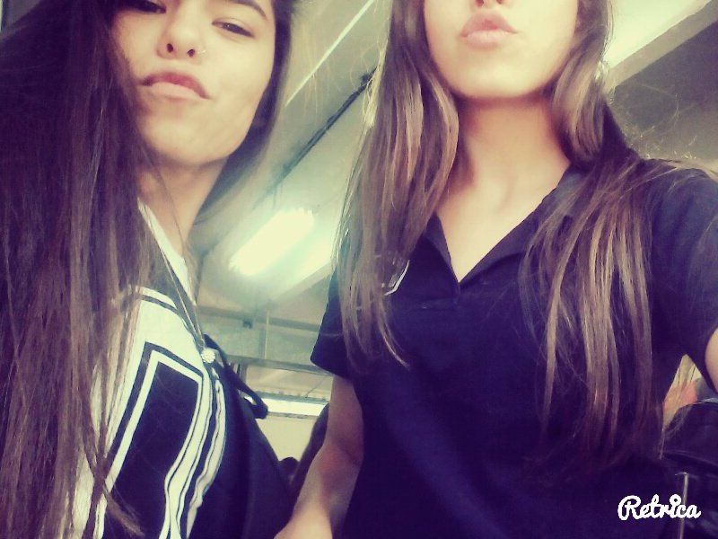CandeReppetti's tweet photo. Una rubia y una morocha😎💯 Te tiero totita😍 #Nenas #Fachu #Salida #Cole #Hoy #Linditus https://t.co/8ucrRBvd3w