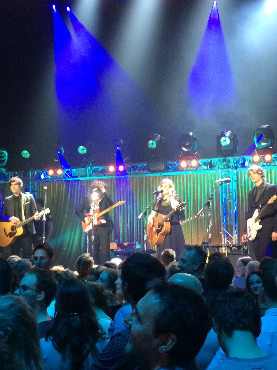 JJvdRhee's tweet photo. Beste band die er was vanavond!! https://t.co/M6xC0nmB1n