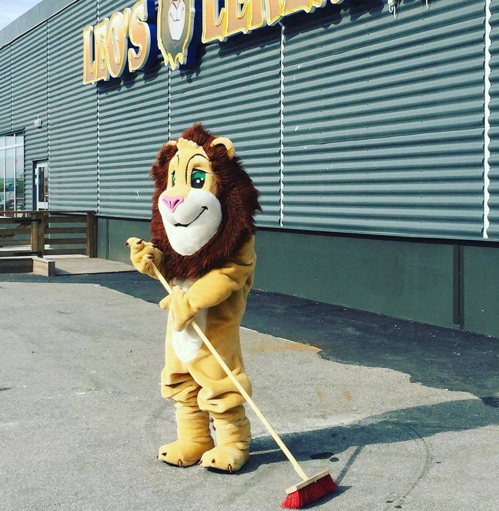 LeosLekland's tweet photo. Det är påsklov och vi har öppet 10-19 alla dagar! Leo hälsar er välkomna #leoslekland #linköping https://t.co/ieK44C9oYp