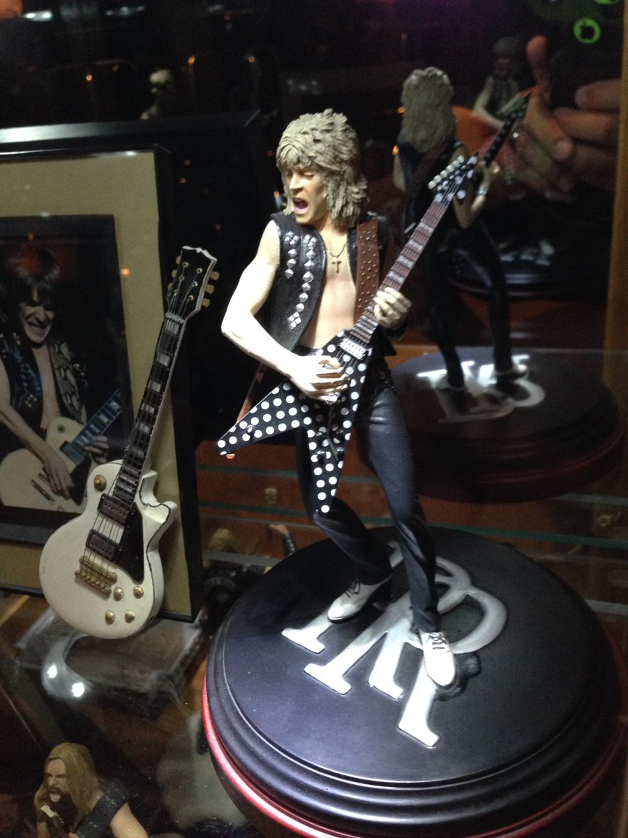 Alx13SDMF's tweet photo. @ZakkWyldeBLS @RRhoadsFanClub @DimebagLegacy a spot reserved in my house for BADASSERY!! https://t.co/bGjRvUhLCo