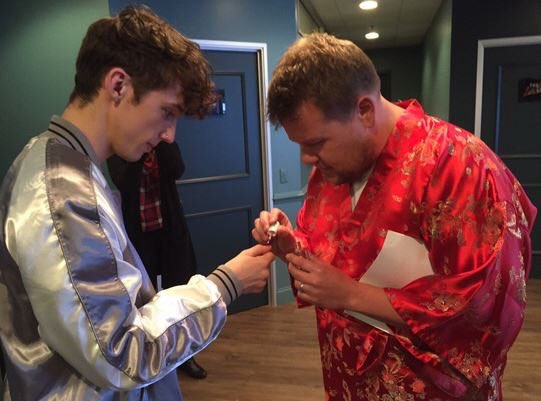 explicitpml's tweet photo. 💙 RT TO VOTE 💙
#iheartawards #triplethreat #troyesivan #bestcover #handstomyselfsorry https://t.co/3qXOJaObzx