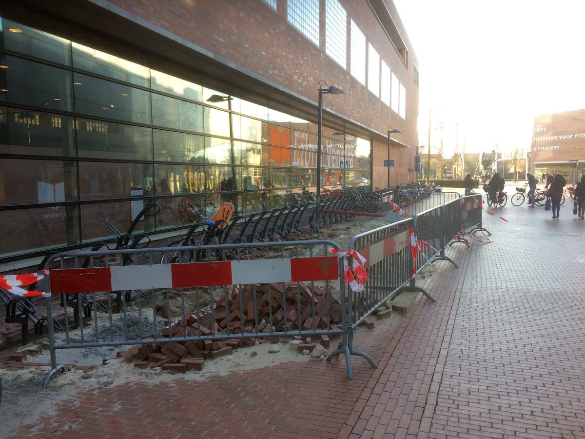 WustMarcel's tweet photo. #Amstelveen, dit gaat ons nog lelijk opbreken! #Fietsklem en straat ligt nu al weken open,er gebeurt helemaal niets. https://t.co/12rr3SnwAT