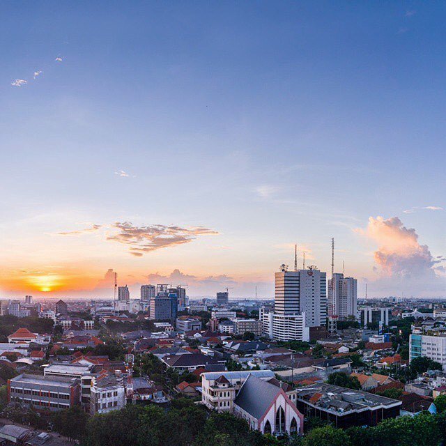 ExploreSurabaya's tweet photo. Super view of our wonderful city, Surabaya. 
#exploresurabaya #pesonasurabaya #pesonaindonesia https://t.co/M0OH7x2i19