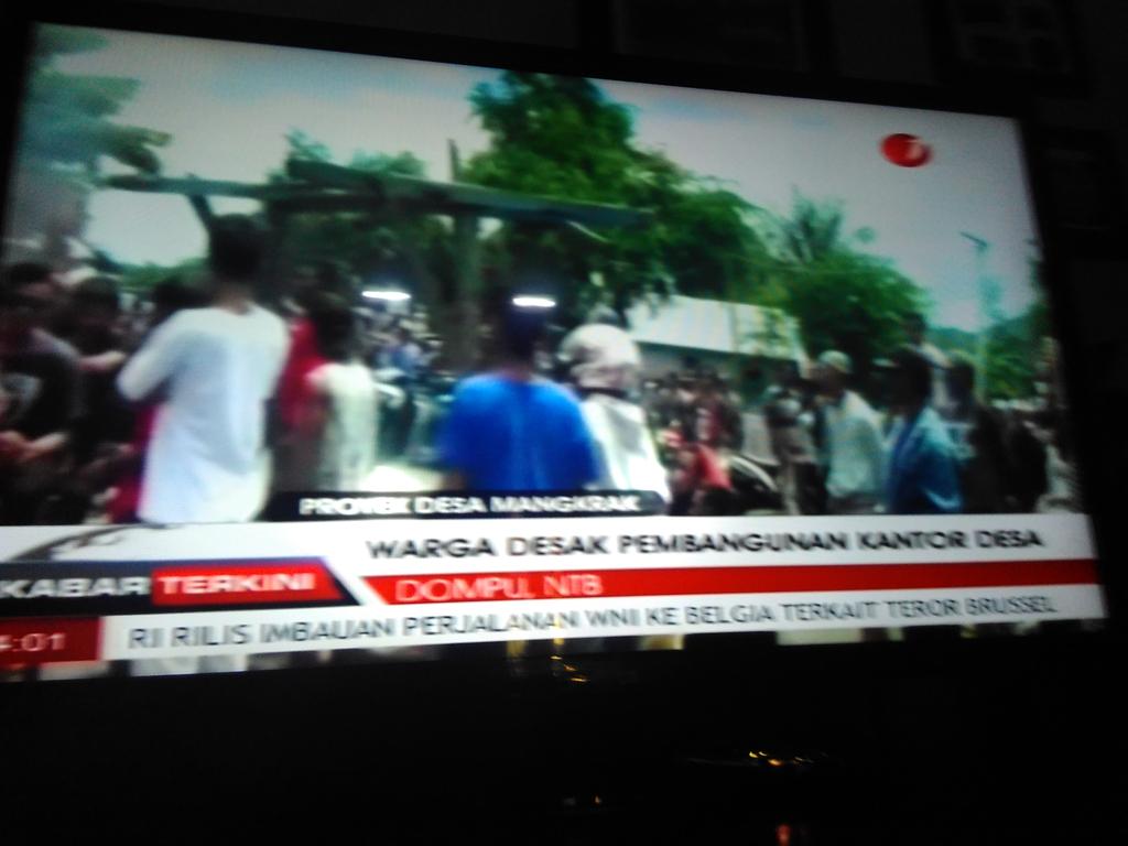 Jalan2Seru_BRU's tweet photo. Warga blokade jalan, Dompu, NTB di Kabar Terkini @tvOneNews cc @BudayaDompu https://t.co/3O2bDKygmC
