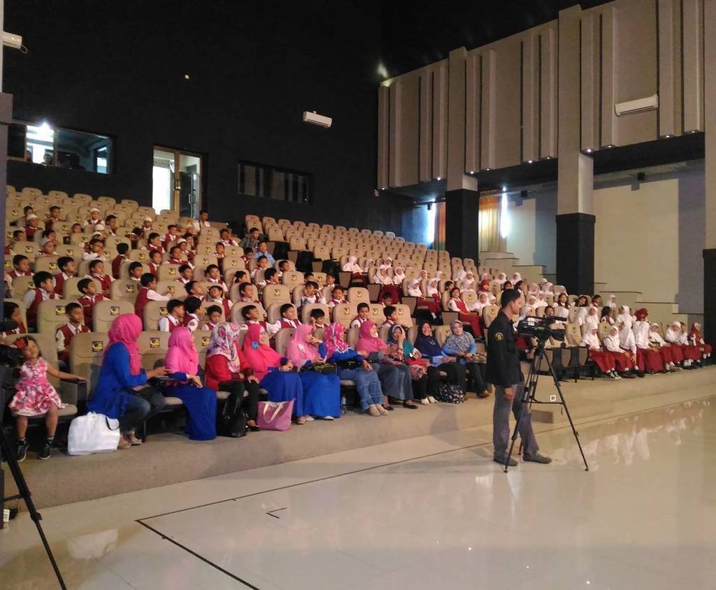 GaleriUB's tweet photo. Adik2 SD BSS berkunjung ke rektorat UB dalam rangka Pekan Seni Mahasiswa
#galeriUB #univer… https://t.co/gBqBtaFgB8 https://t.co/0I2FpqWBVt