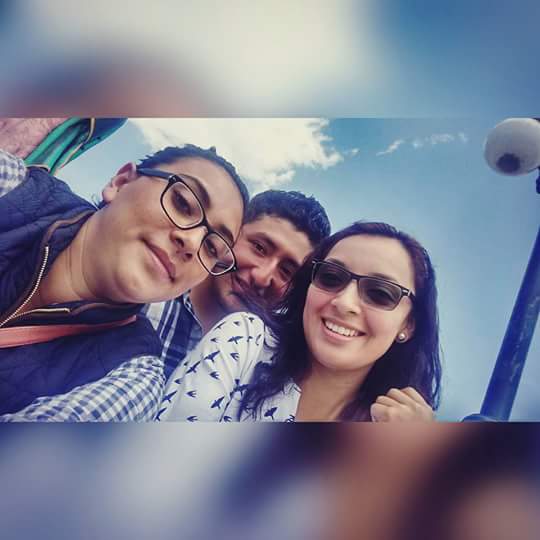DimeRossy's tweet photo. Los momentos inolvidables se viven con las personas indicadas la mejor de las amigas y el mejor novio👭❤👫Los amodoro! https://t.co/fpISGUBQ6C