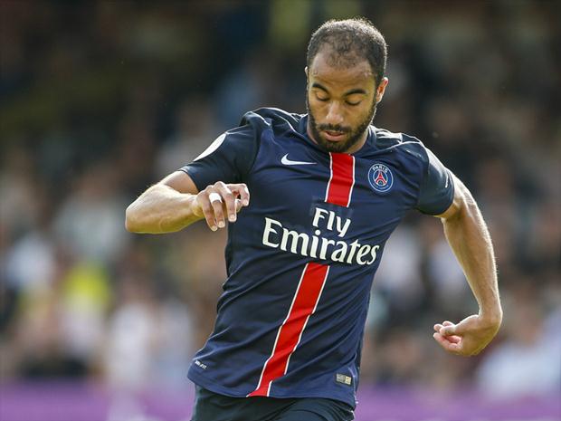 Diante da saída de Ibrahimovic, Lucas prefere Neymar a Messi como reforço.