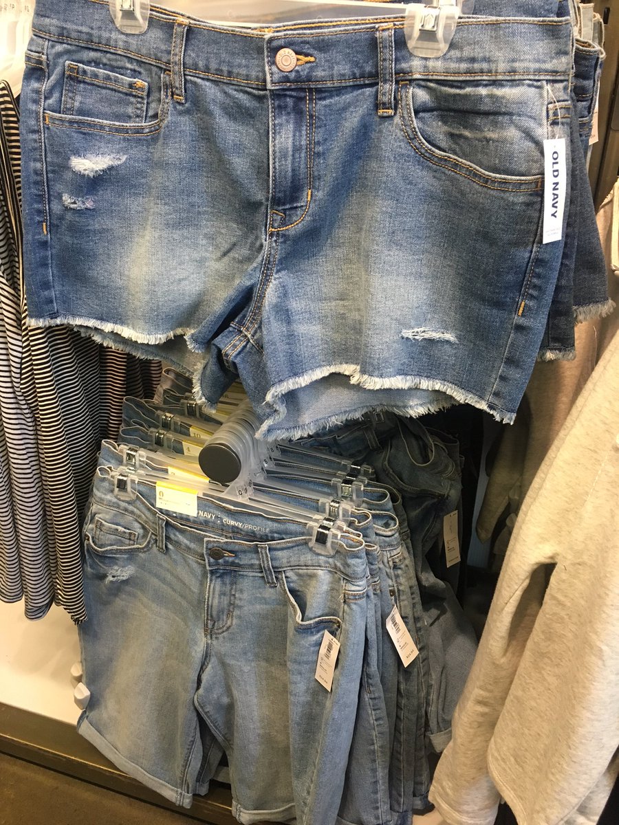 mrsfadeji's tweet photo. Hey @CurtRees, get to Old Navy ASAP! Cc: @CAshleywilliams @LS_Karl #sidewalkmagic https://t.co/4IAHAyICI3
