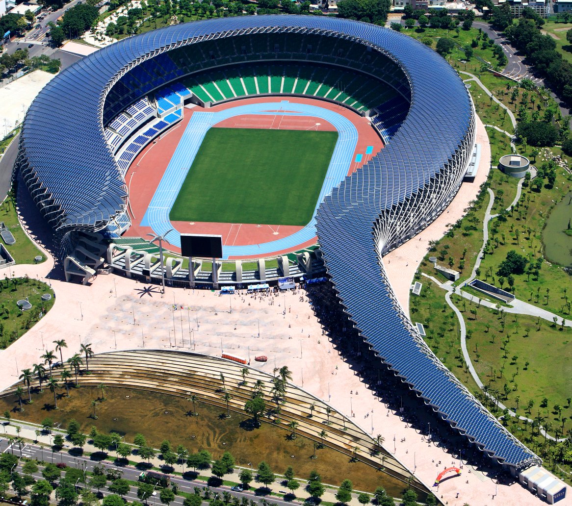 MileSplitDMV's tweet photo. So its hard to decide what part looks better... The solar array or the track itself!? The way tracks should be --> https://t.co/2nJ9S3Jy0s