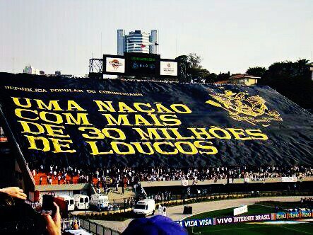 FielTorcida6's tweet photo. Quem aí tem saudade desse bandeirão e tem vontade de ver ele na Arena Corinthians? Da RT aí! #30Milhoes #Nação. https://t.co/eNFzr21CYo