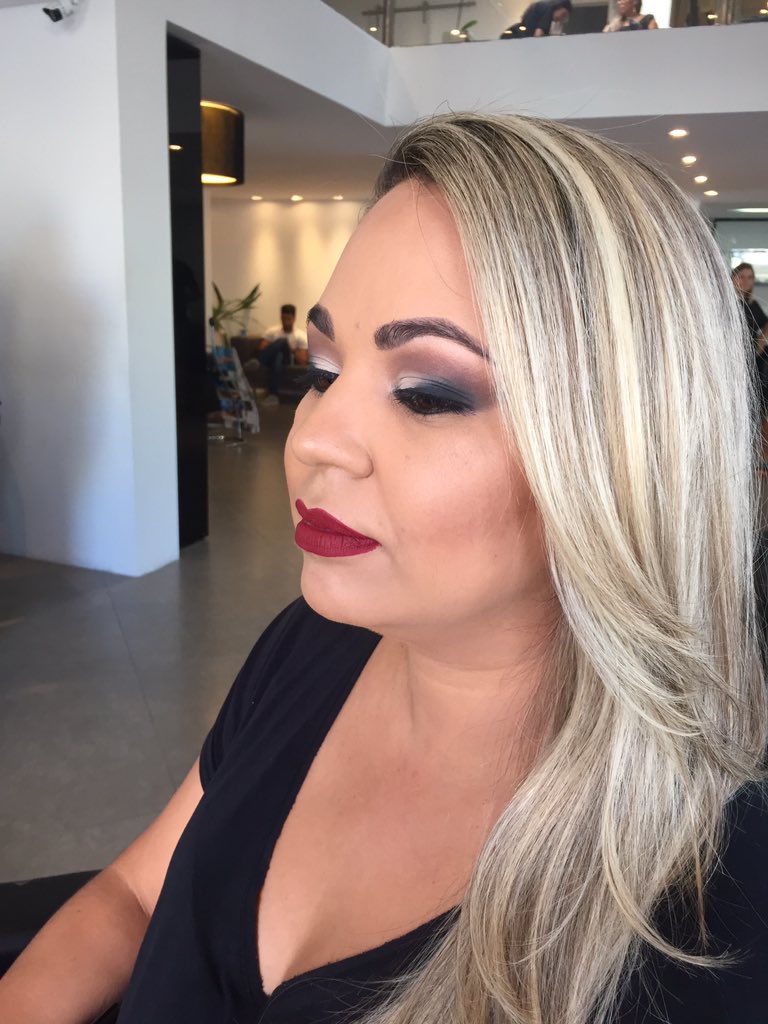 cicerocutting's tweet photo. #makeup #cicerocutting #hair #blond https://t.co/udhsd8EeiL