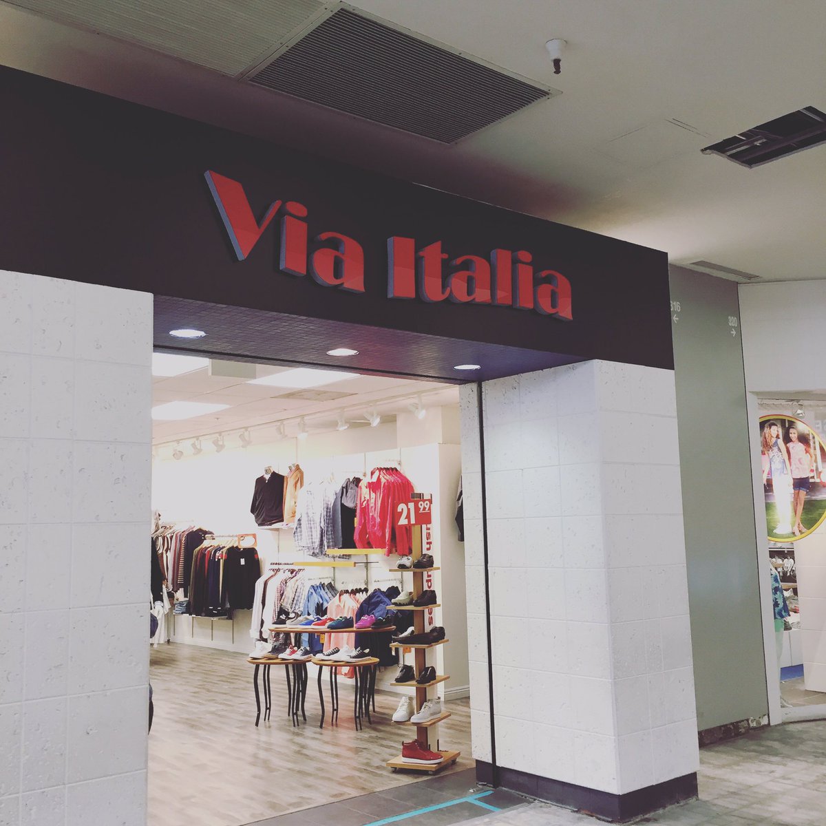 1ON1CLOTHING's tweet photo. ‼️ Go visit Via Italia at Del Amo Mall today and pick up your 1ON1 Gear #nextstore
Tag a store in your city https://t.co/a6Ai1RovUu