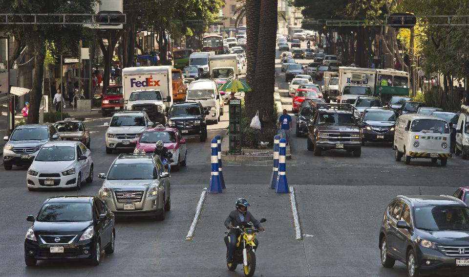 Forbes's tweet photo. Commuters in Mexico City spend an average of 219 travel hours stuck in traffic each year: https://t.co/jvT1J8ToWo https://t.co/8ZynAWU5mB