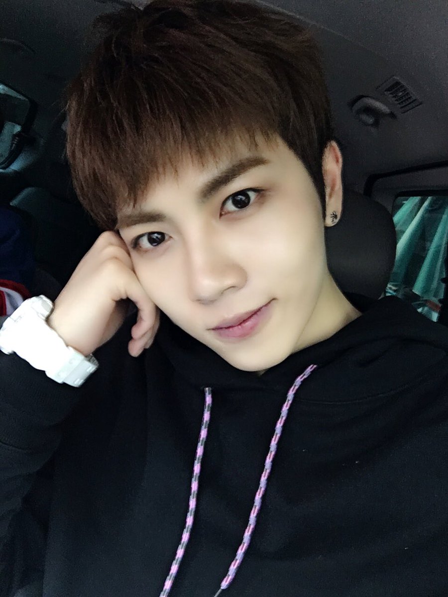5_LEGEND_5's tweet photo. [로이] 날씨좋다 오늘 좋은 하루 되세요 ❤️ https://t.co/UHadpafJLA
