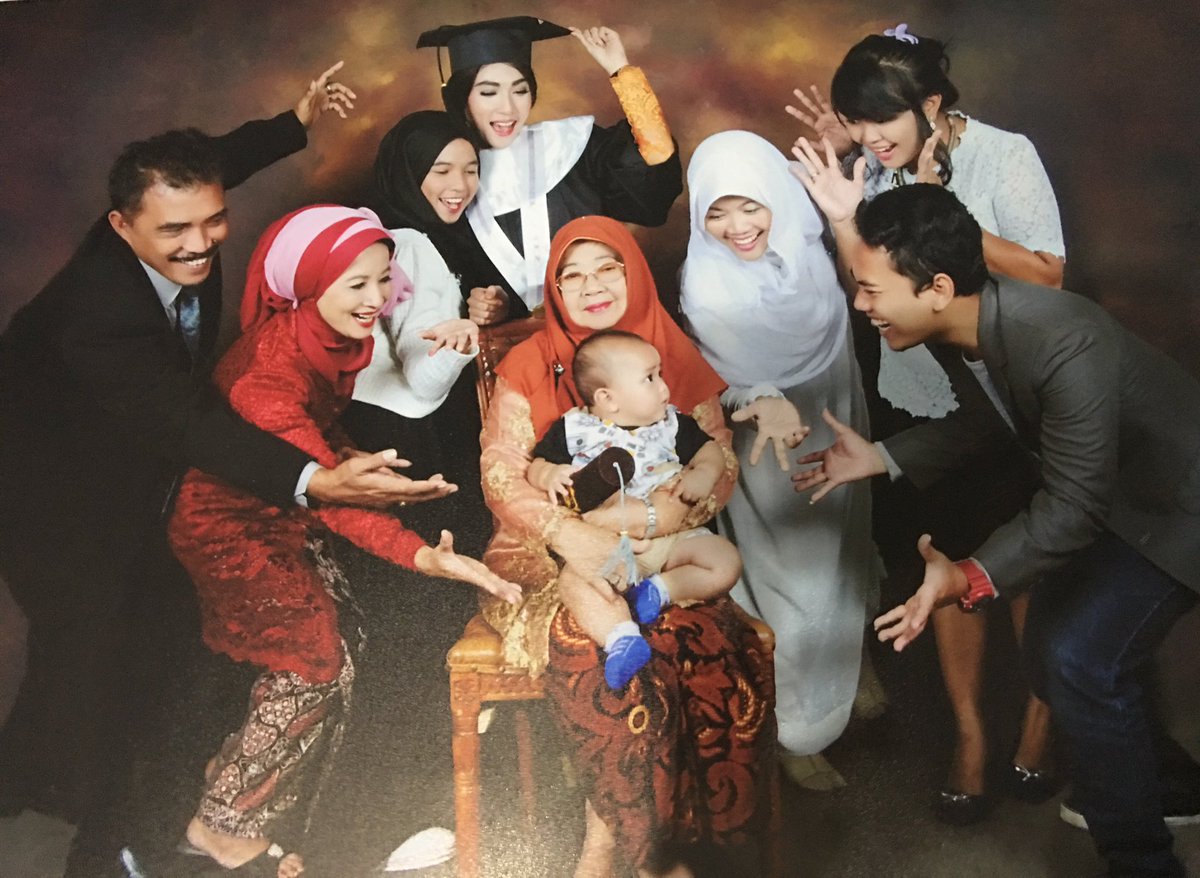 Alhamdulillah SARJANA... Happy family